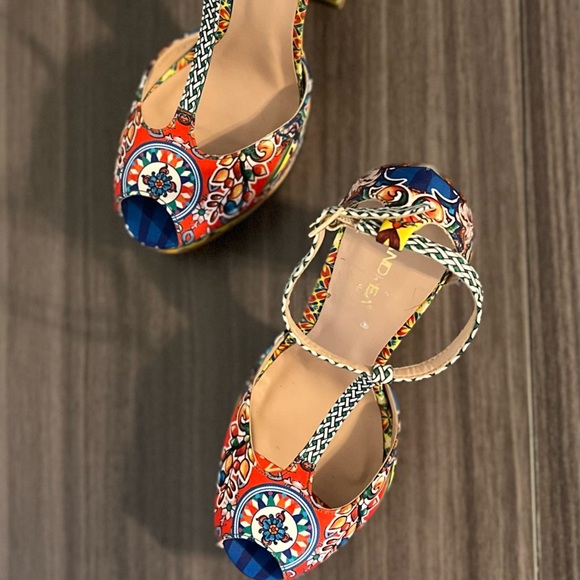 Platform Sandals - Picture 9 of 11